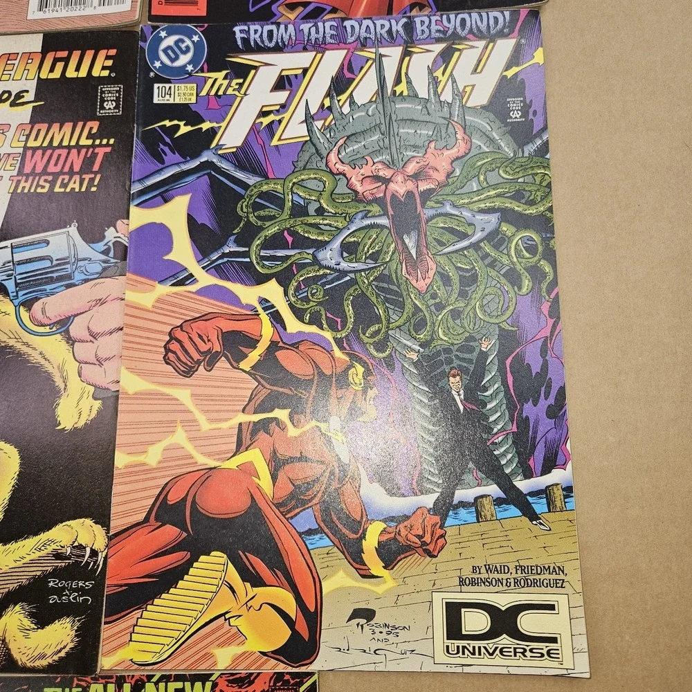 DC Comics 90s Vintage Lot of 8 - Green Lantern, Flash, Justice League